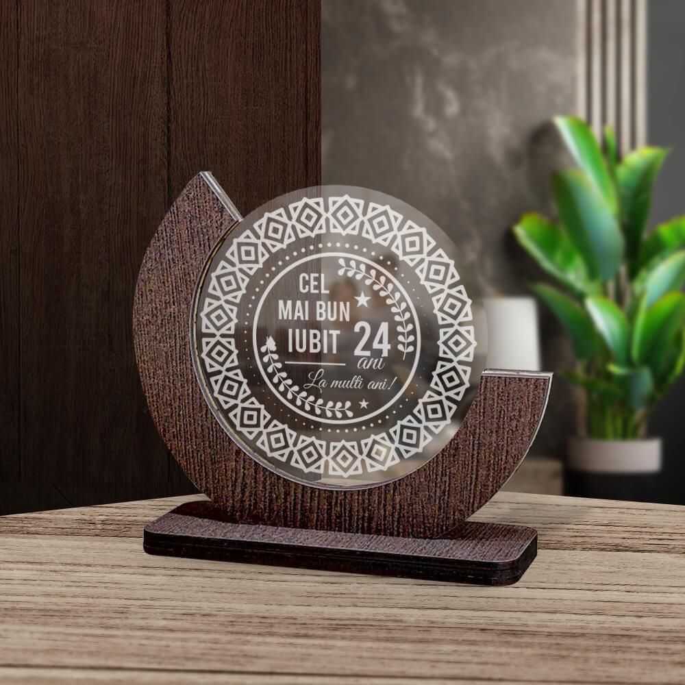 Cadou personalizat Trofeu – Cel mai bun iubit Trofeul personalizat 'Cel mai bun iubit' este cadoul perfect pentru a sărbători momente speciale și aniversări, având un design elegant și un mesaj emoționant.
