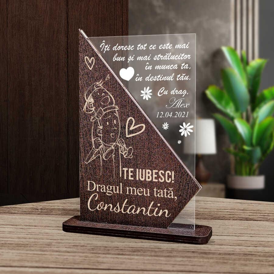 Cadou personalizat Trofeu – Special pentru tata Trofeul personalizat pentru tata, cu un mesaj emoționant, este cadoul perfect pentru a sărbători legătura specială dintre tată și copil.