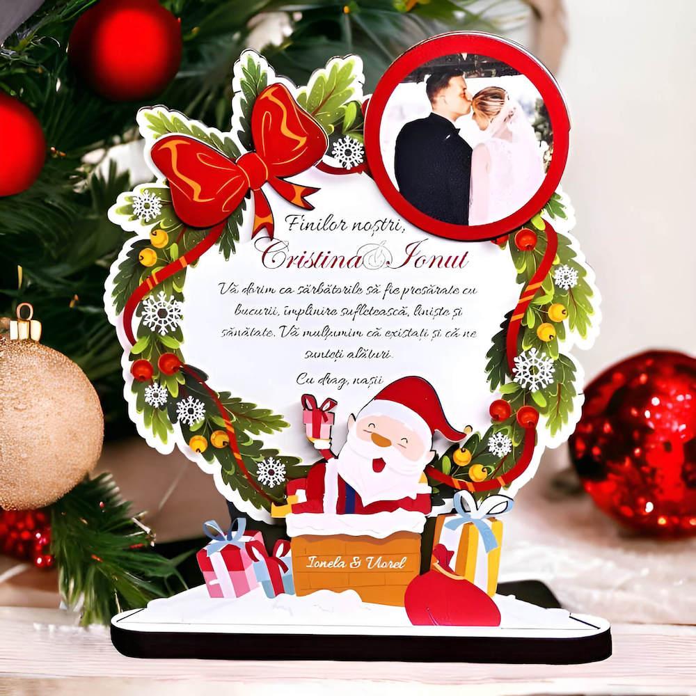 Trofeu personalizat printat - Pentru fini de Craciun Trofeul personalizat pentru fini de Crăciun, realizat din lemn, oferă un design modern și colorat, perfect pentru a celebra acest sezon special.