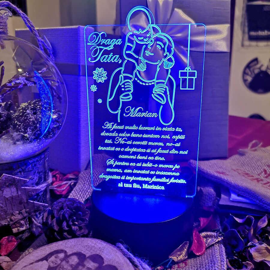Cadou personalizat Trofeu LED - Eroul meu tata Trofeul LED personalizat pentru tata este cadoul ideal, cu 3 culori și un mesaj personalizat, perfect pentru a sărbători un tată special.
