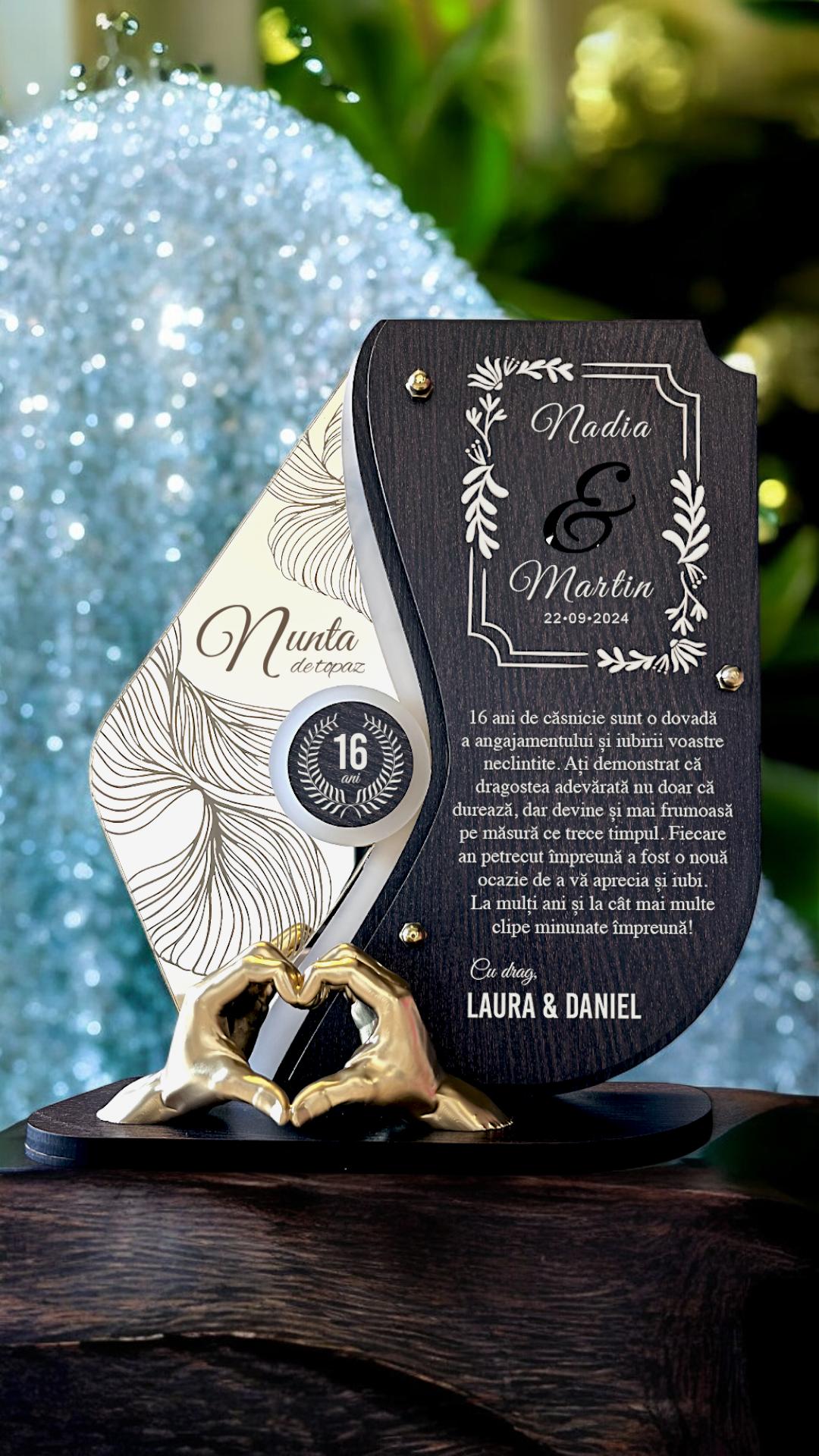 Trofeu personalizat 16 ani - Nunta de topaz - Manute Trofeu personalizat 16 ani - Nunta de topaz - Manute