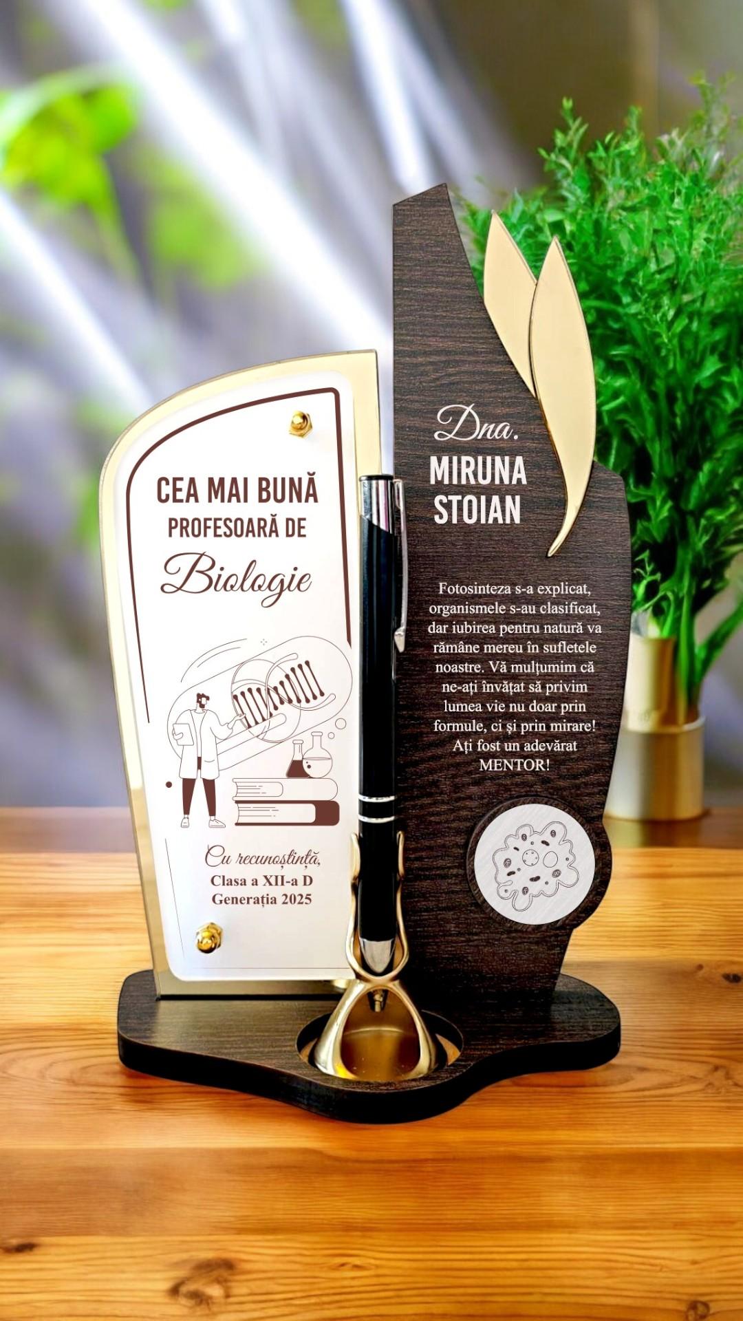 Trofeu personalizat cu pix – Cea mai buna profesoara de biologie Trofeu personalizat cu pix – Cea mai buna profesoara de biologie