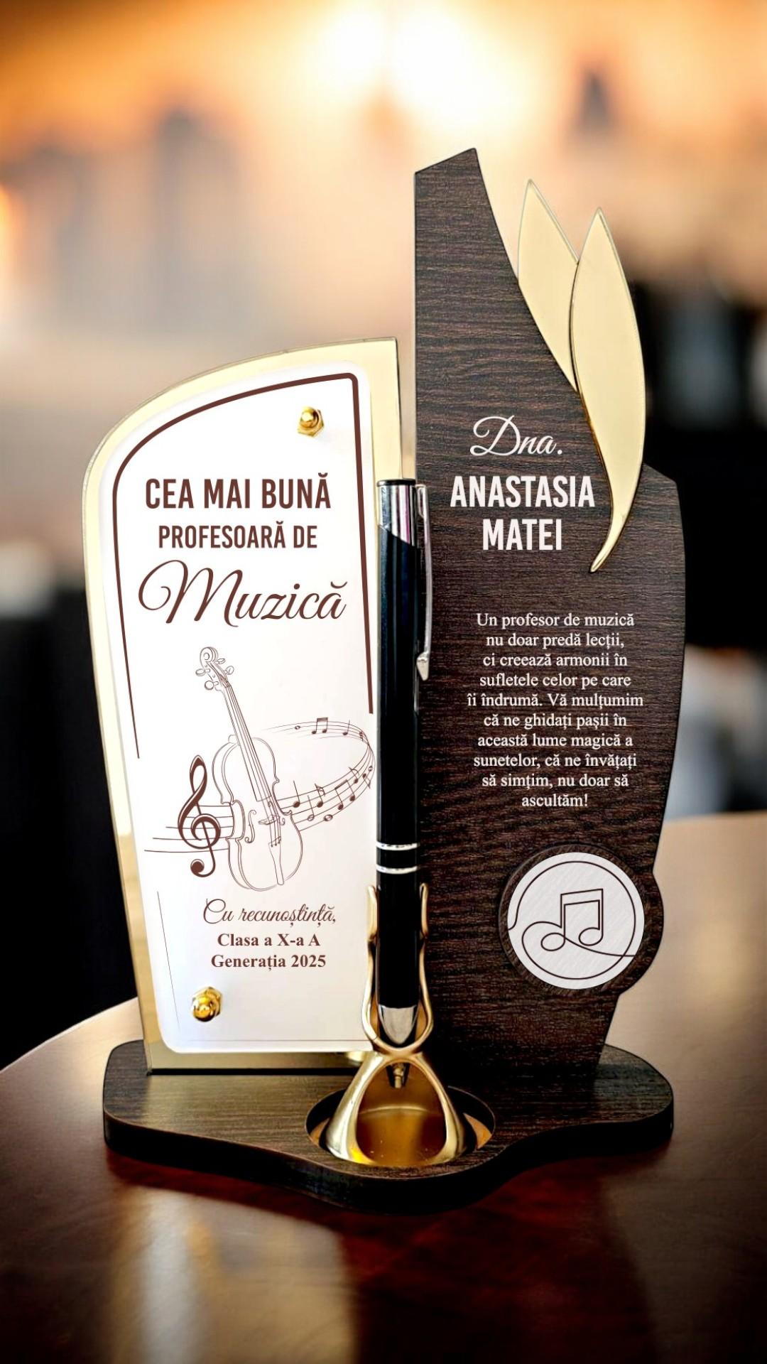 Trofeu personalizat cu pix – Cea mai buna profesoara de muzica Trofeu personalizat cu pix – Cea mai buna profesoara de muzica